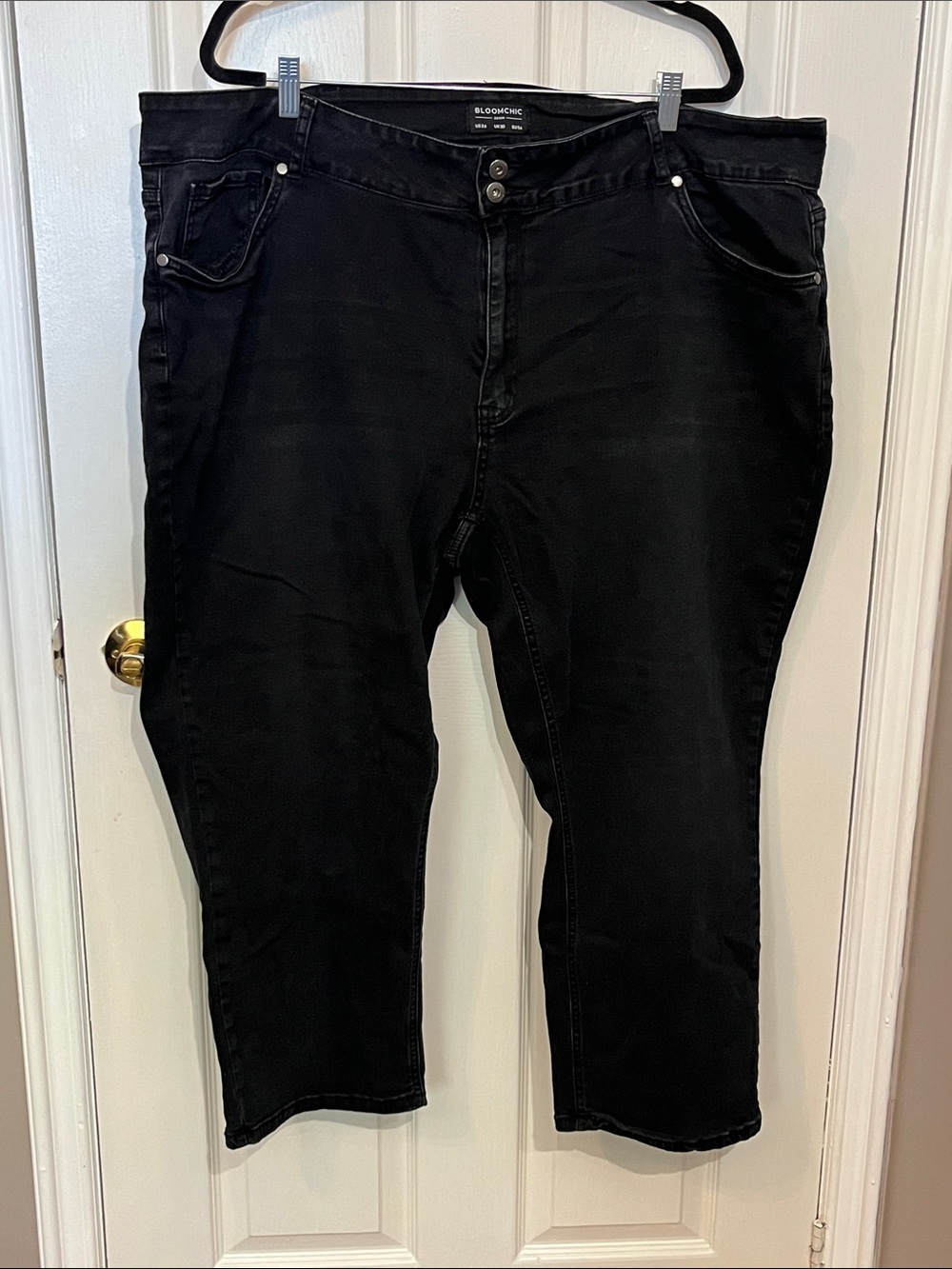 BloomChic Black Ankle Crop Jeans